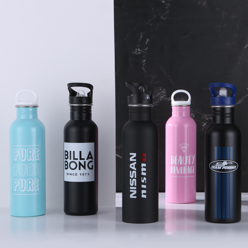 Spray painting with silkscreen